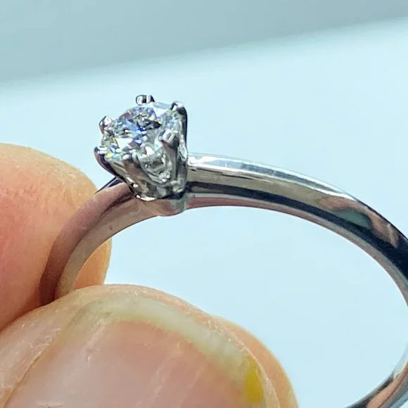 Tiffany & Co. Platinum 0.32ct G/VS2 round brilliant solitaire Diamond ring sz 6.